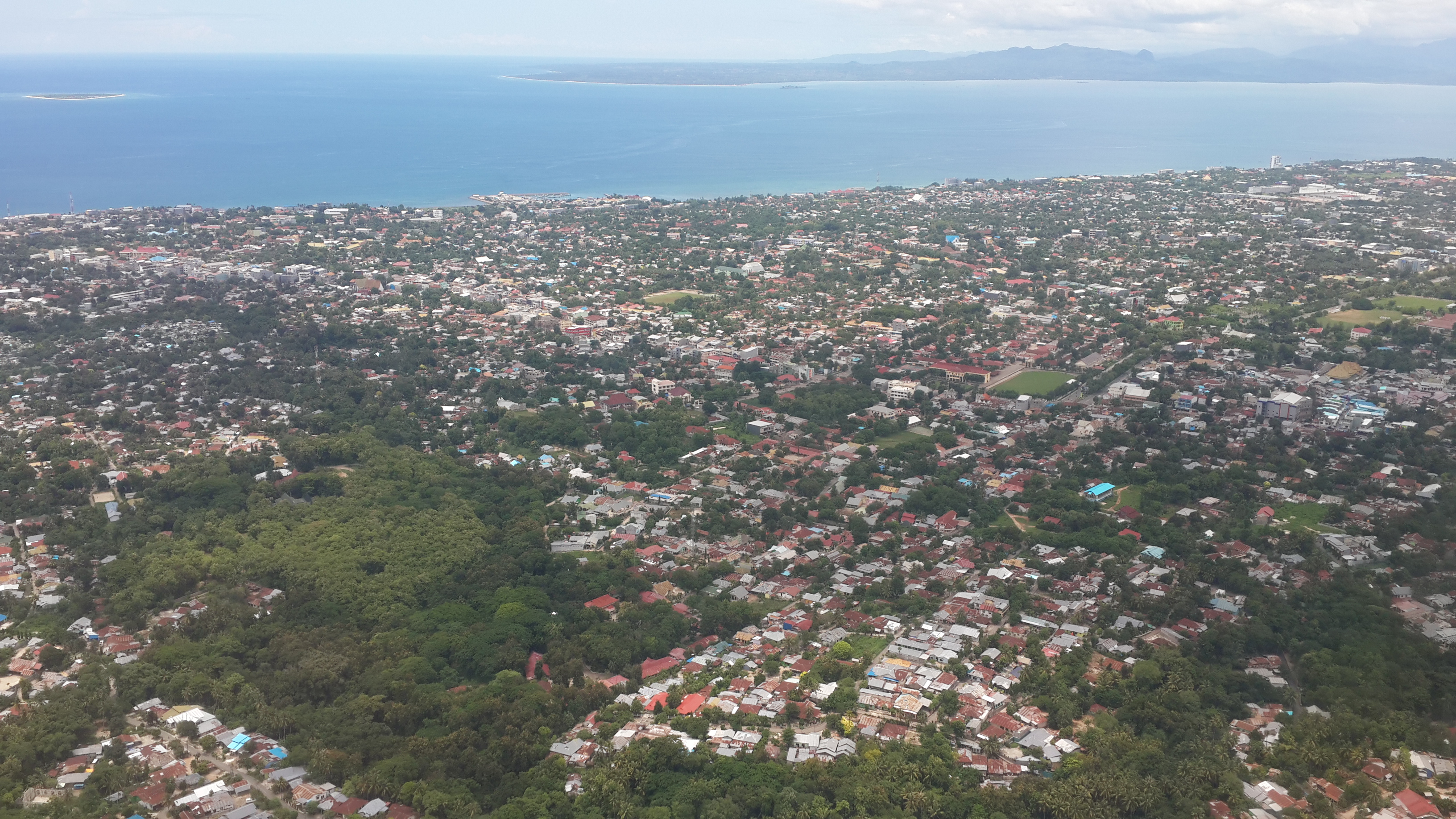 Pemandangan Kota Kupang di Nusa Tenggara Timur sebagai foto konteks aktivitas ekonomi daerah