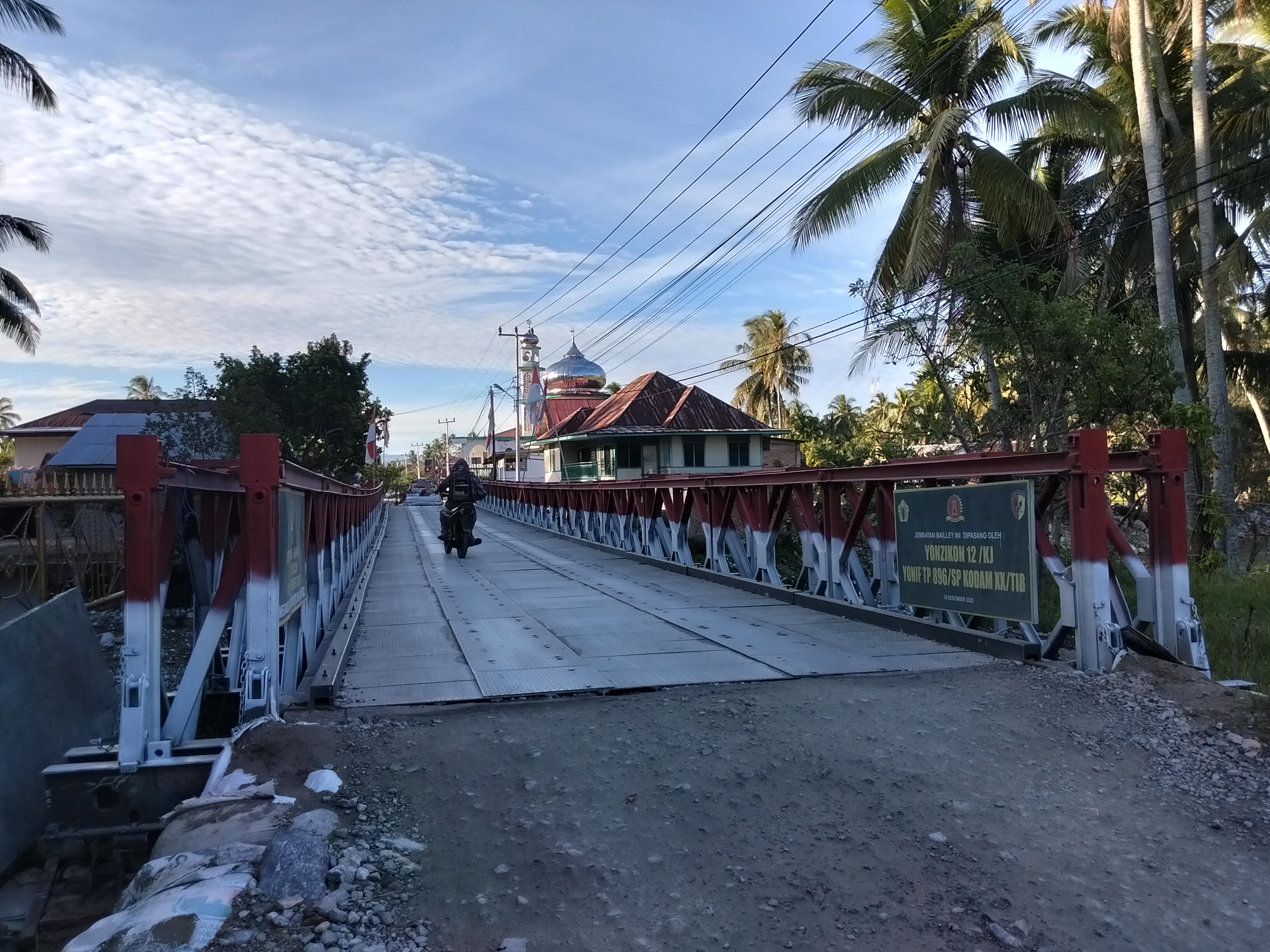 Jembatan sementara di Kabupaten Solok setelah kerusakan akibat banjir pada peristiwa sebelumnya