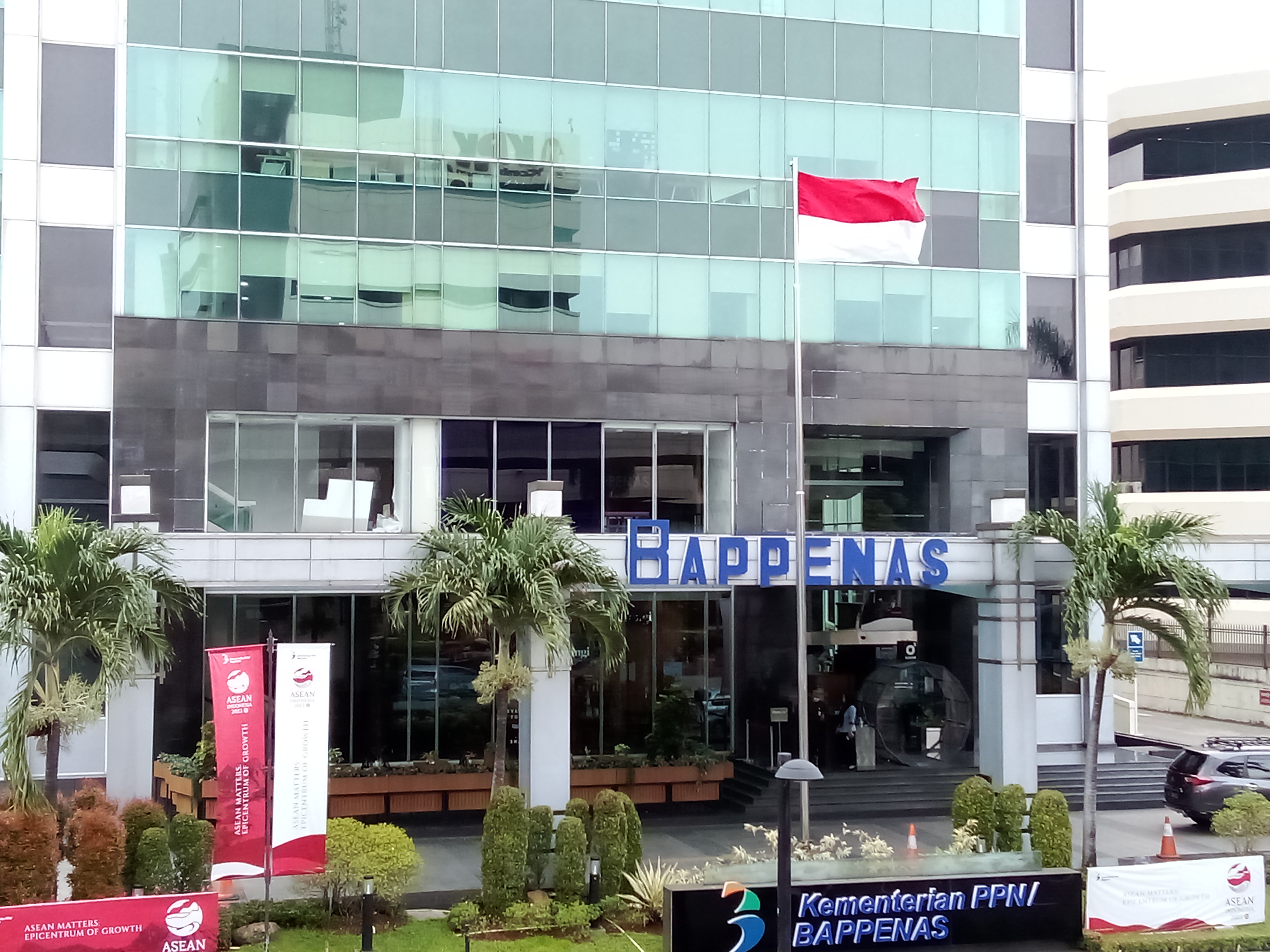 Gedung Bappenas di Jakarta sebagai foto konteks kebijakan pembangunan dan produktivitas ekonomi