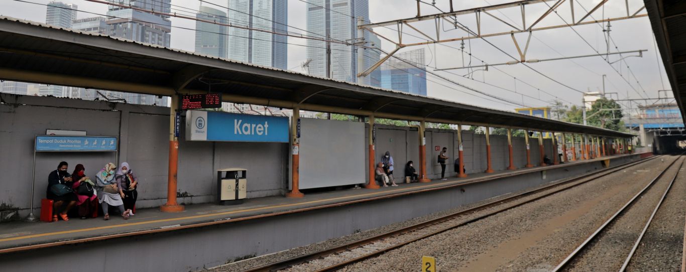 Peron Stasiun Karet di Jakarta sebagai foto konteks integrasi layanan dengan Stasiun BNI City