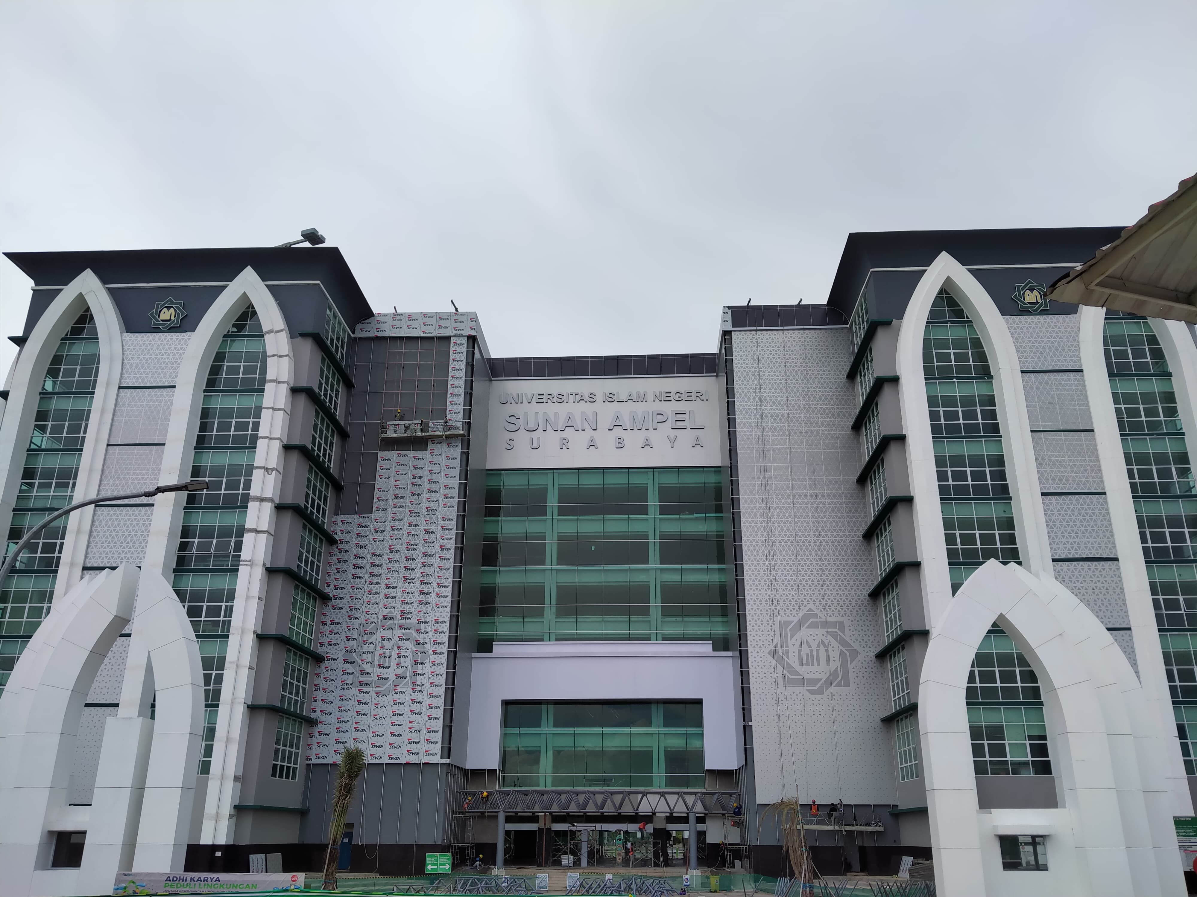 Foto konteks gedung UIN Sunan Ampel Surabaya untuk berita penolakan terhadap rektor dan penyelidikan Kopertais Jawa Timur