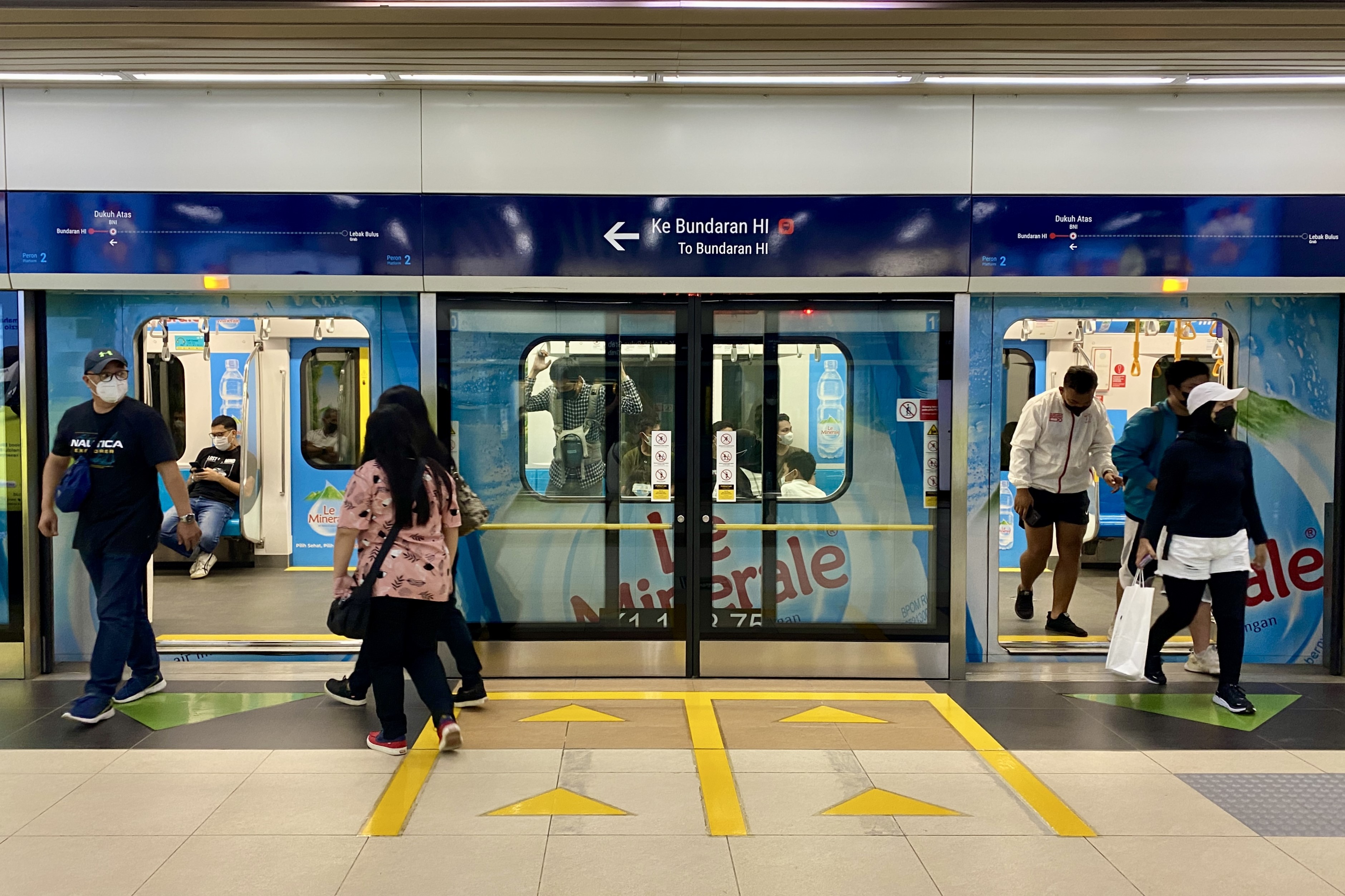 Kereta MRT di Stasiun Dukuh Atas Jakarta sebagai foto konteks integrasi antarmoda transportasi nasional