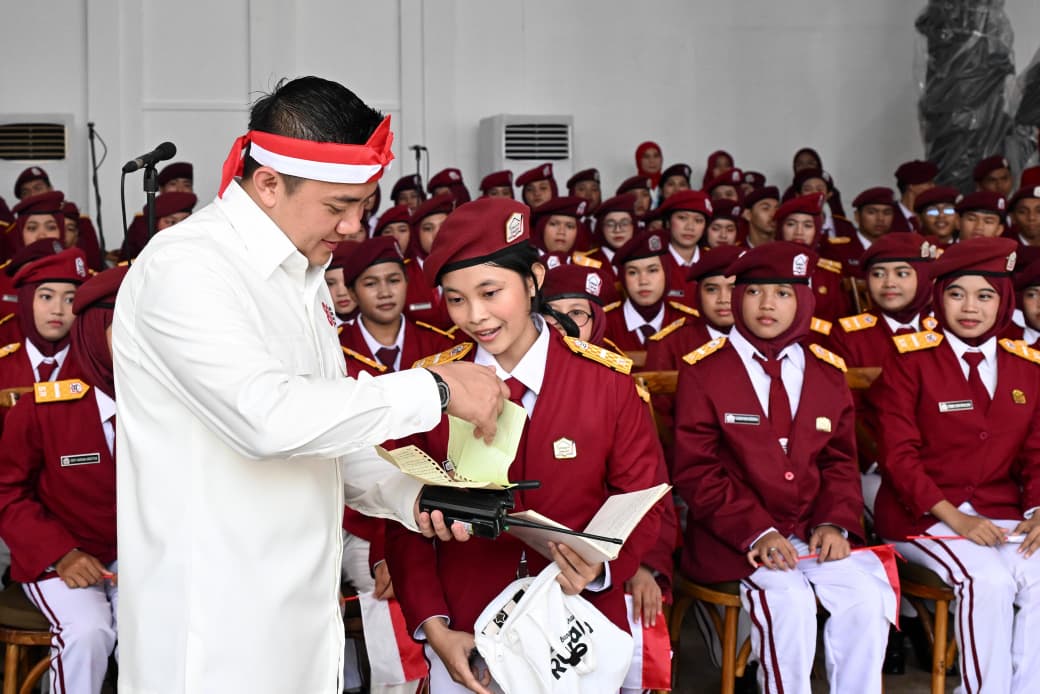 Siswa Sekolah Rakyat mengikuti upacara kenegaraan di Istana Merdeka pada Agustus 2026 sebagai foto konteks program