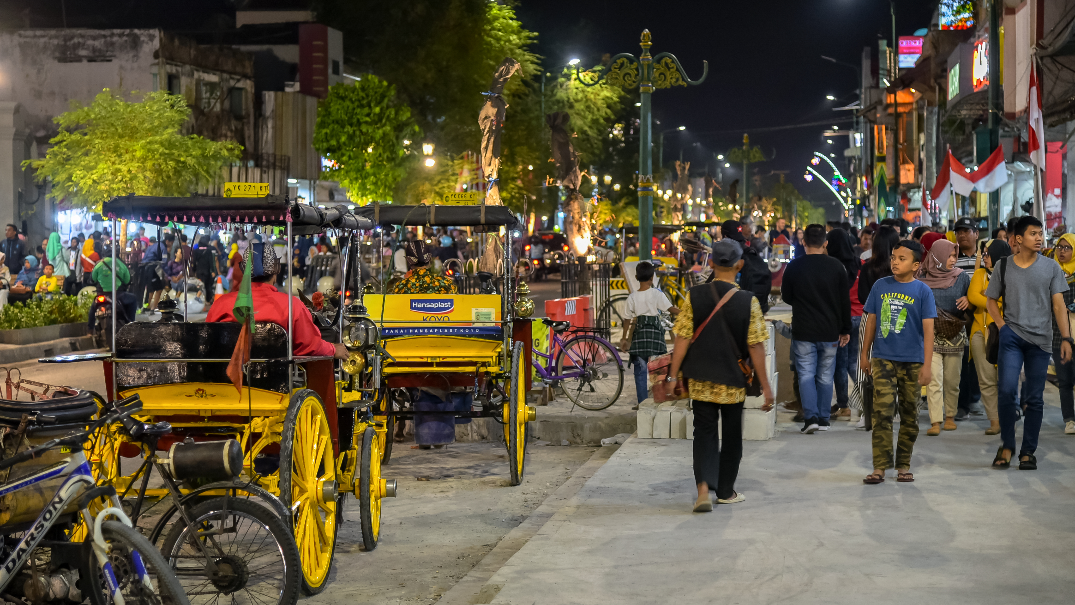 Suasana malam Jalan Malioboro Yogyakarta yang menjadi bagian kawasan penyelenggaraan WJNC 2026