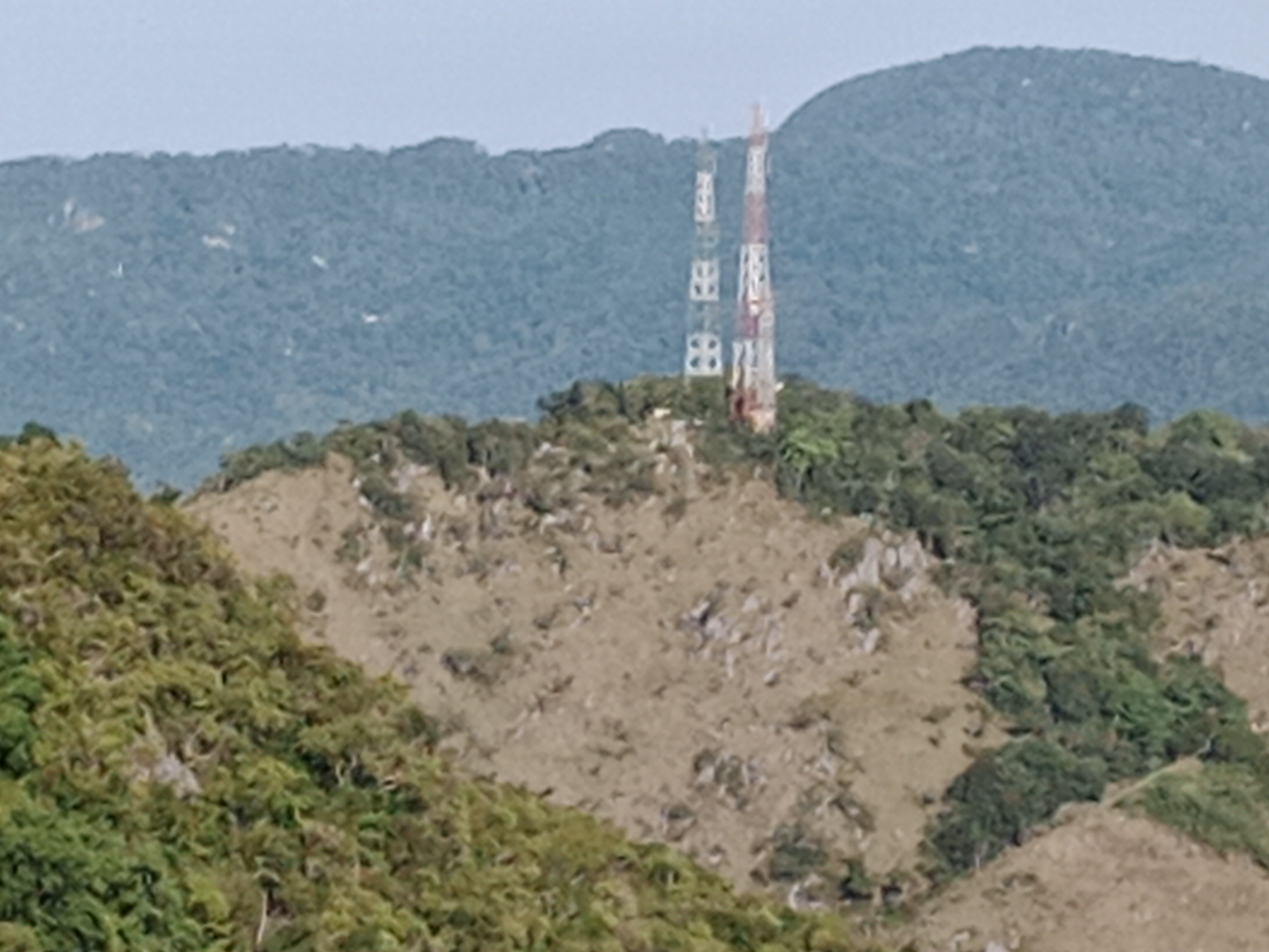 Menara base transceiver station di Kabupaten Aceh Besar sebagai foto konteks konektivitas