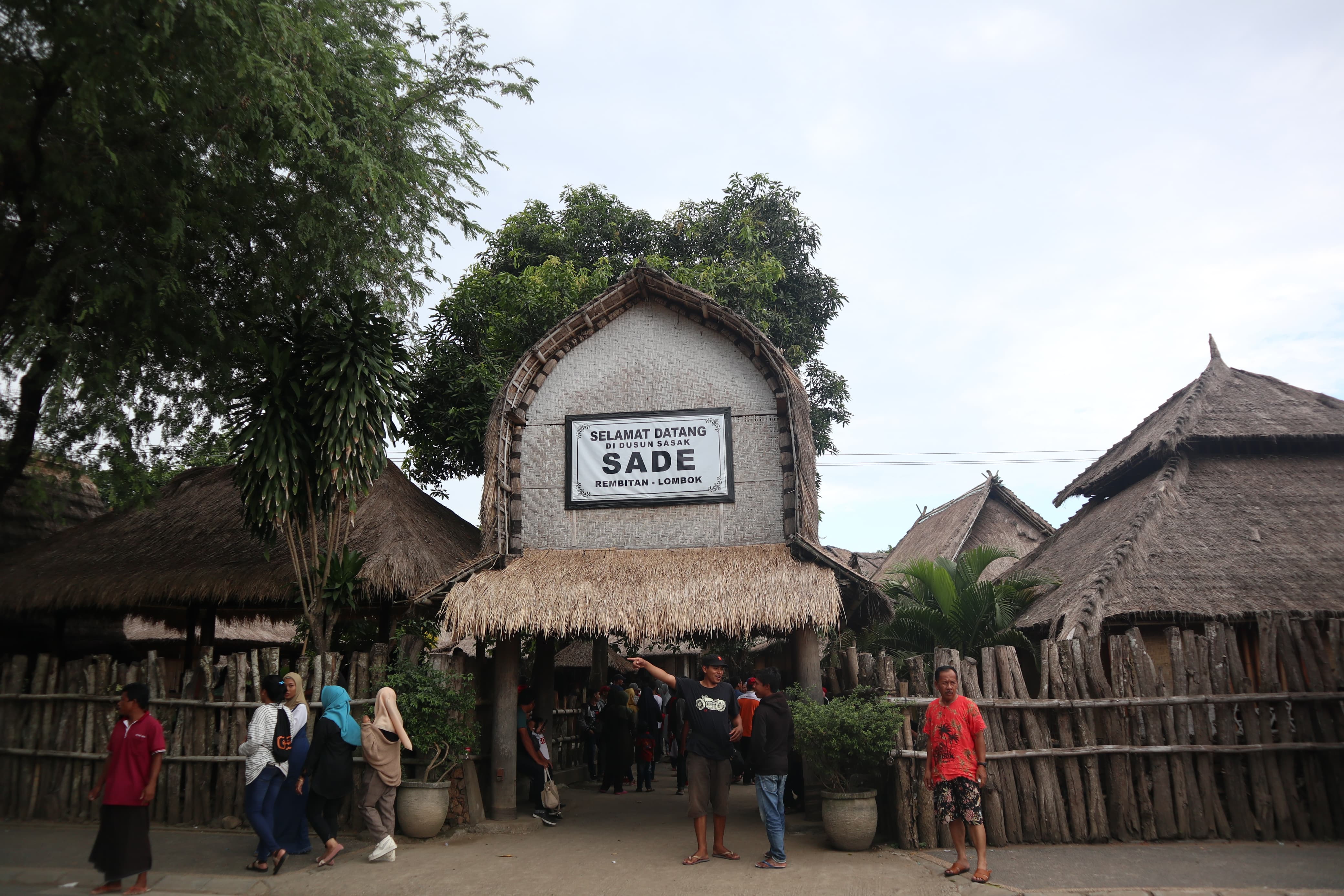Permukiman tradisional Desa Sade di Pujut, Lombok Tengah sebelum kebakaran