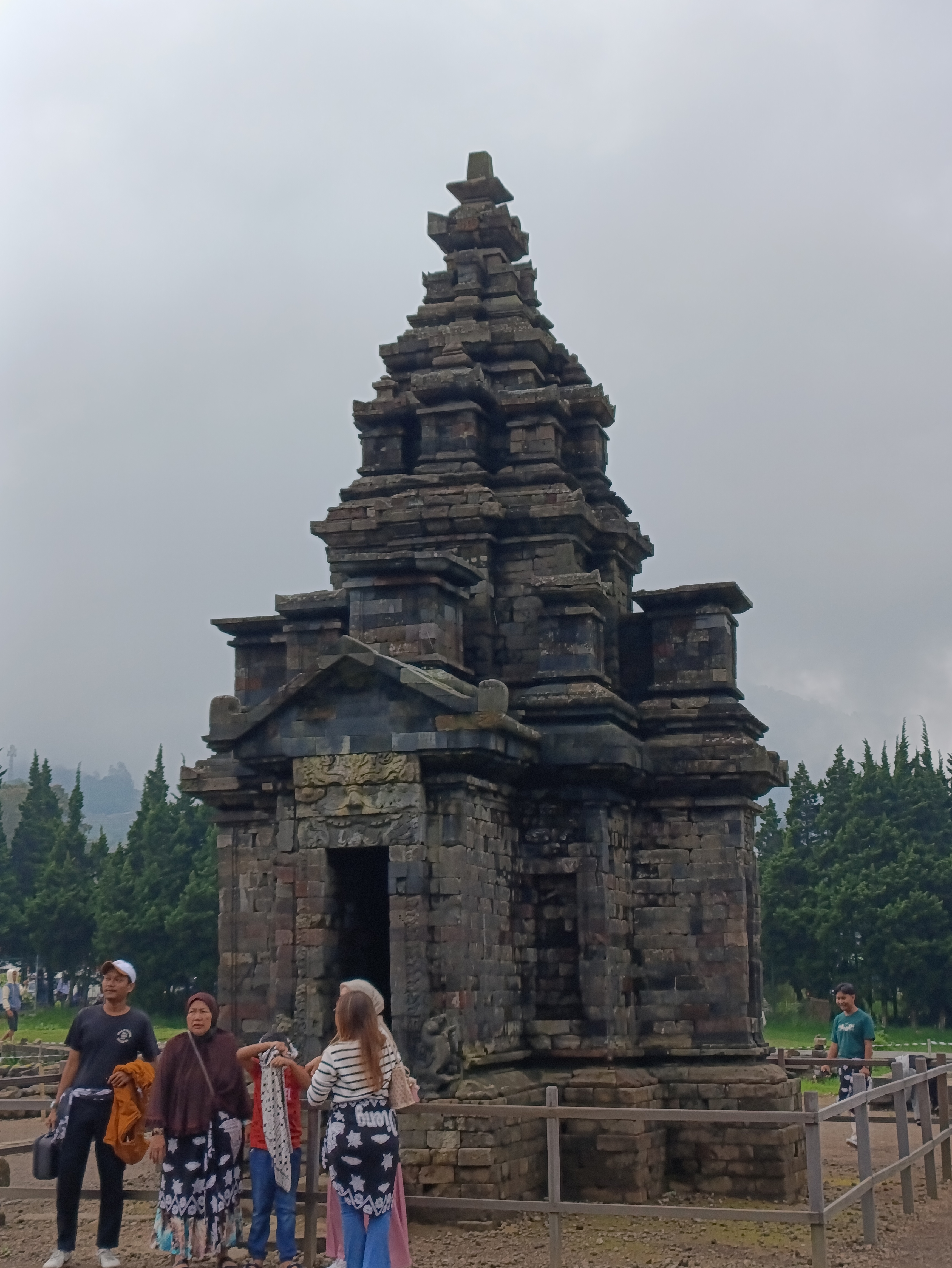 Kompleks Candi Arjuna di Dataran Tinggi Dieng sebagai foto konteks Dieng Culture Festival 2026