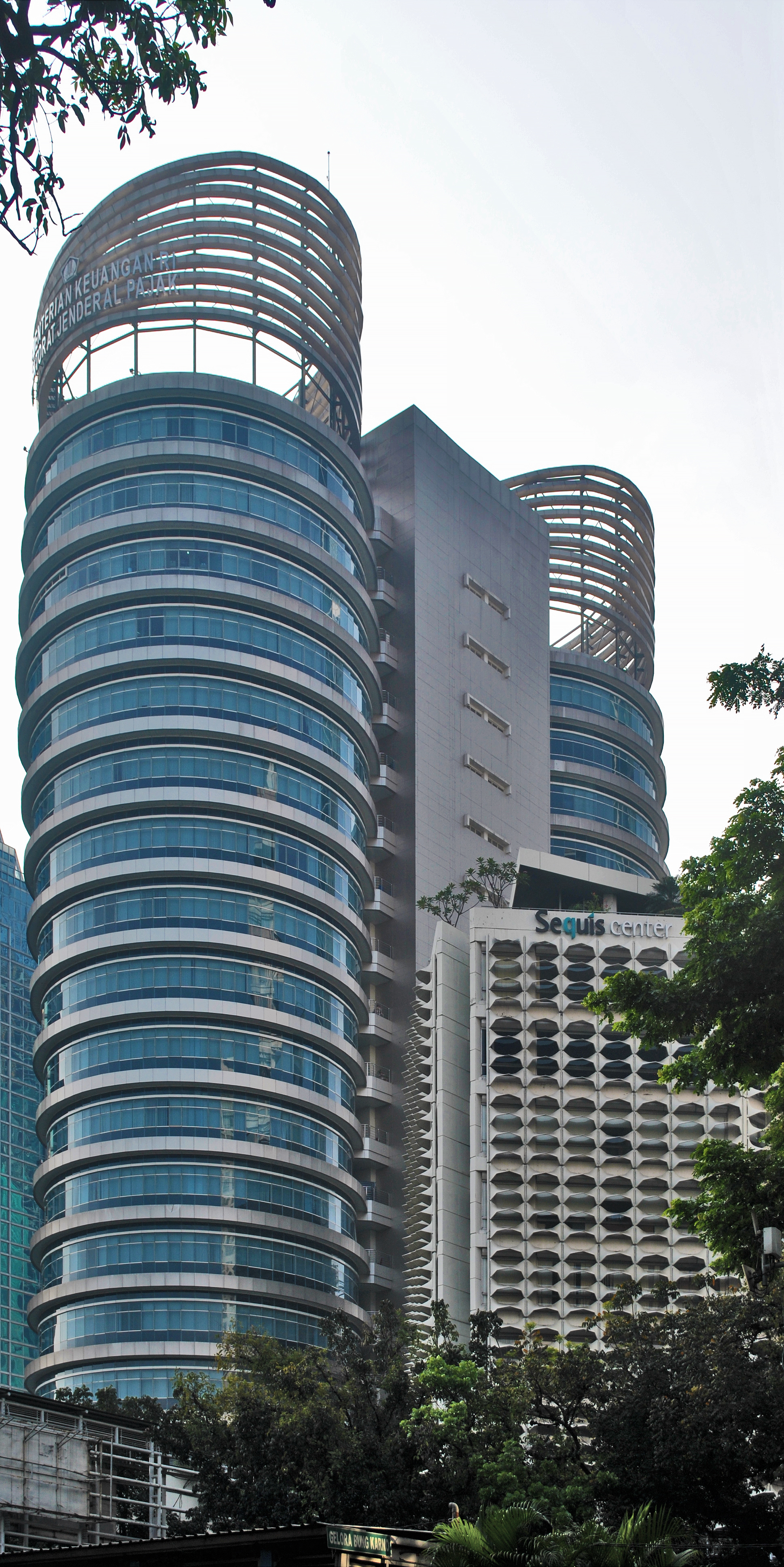 Gedung Direktorat Jenderal Pajak di Jakarta sebagai foto konteks target penerimaan pajak 2026