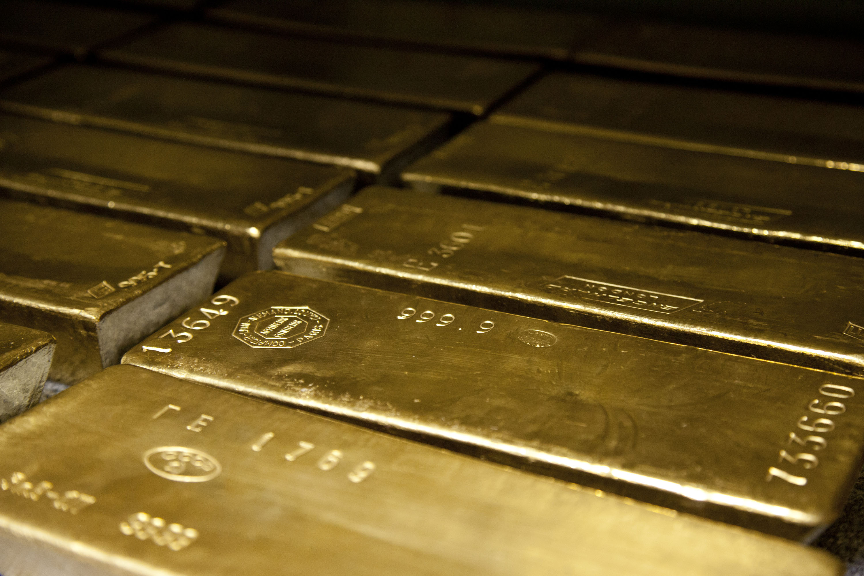 Batangan emas sebagai foto konteks layanan bullion dan bank emas