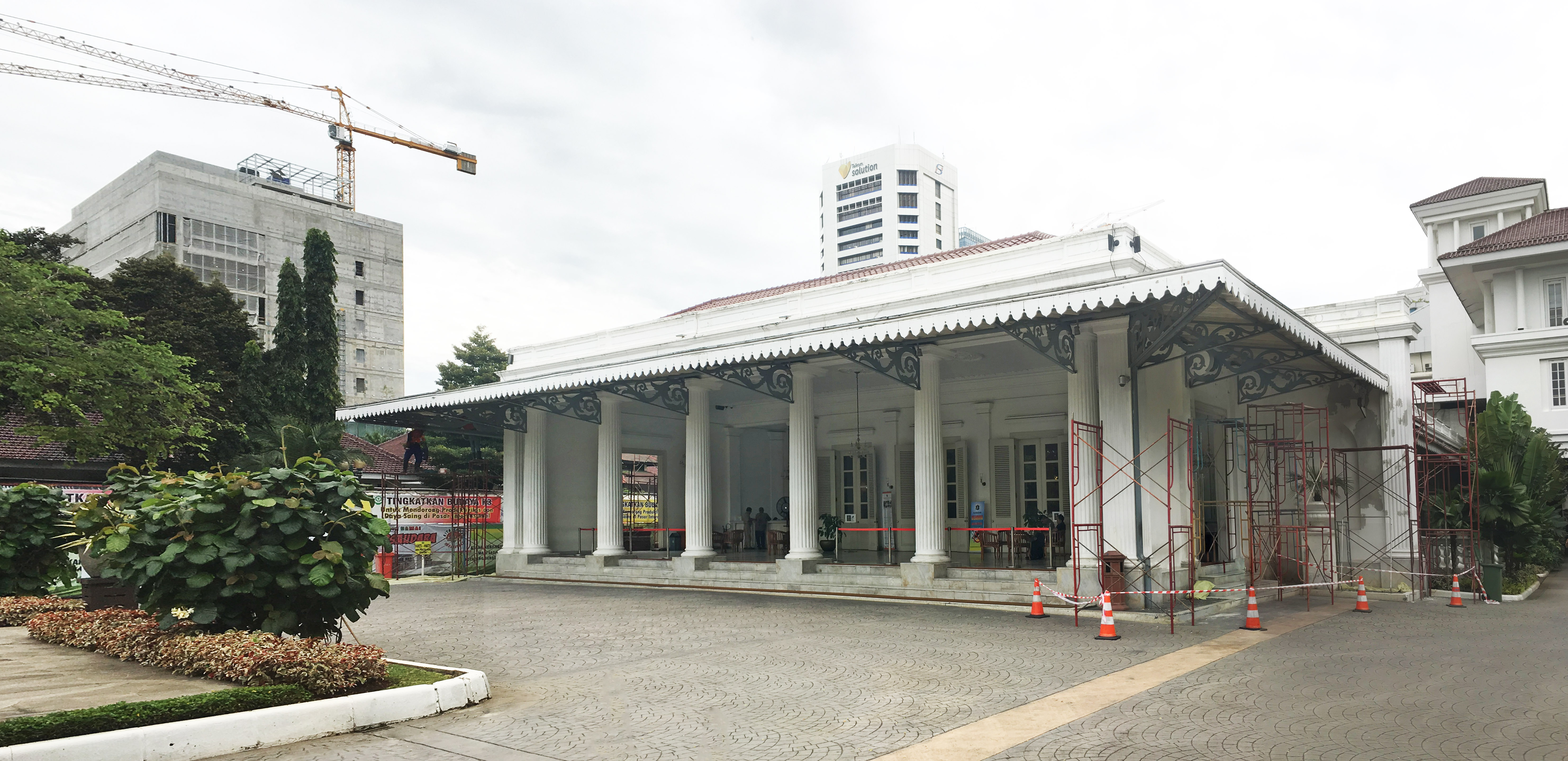Kompleks Balai Kota DKI Jakarta sebagai konteks transformasi digital pemerintahan kota