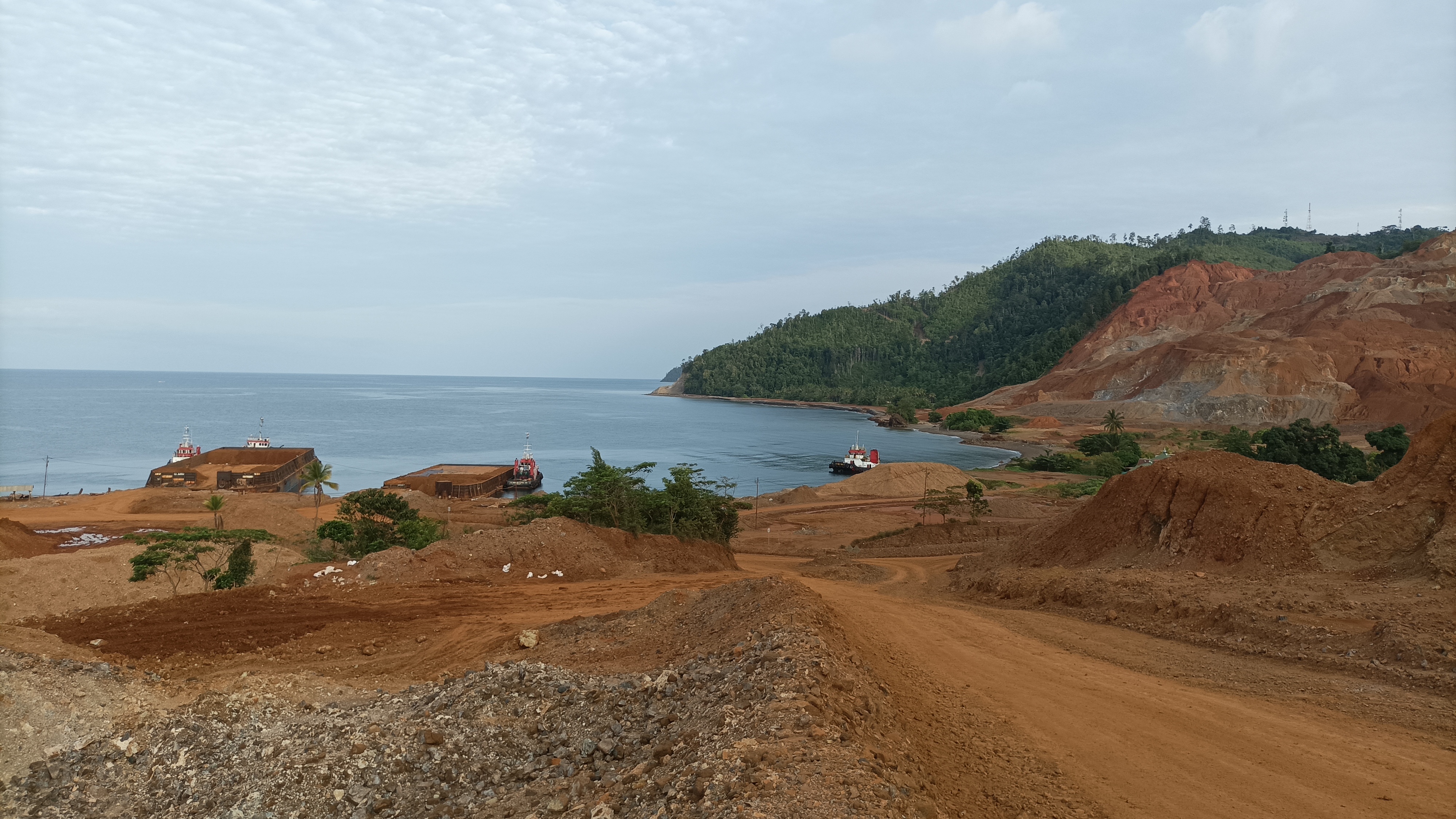 Kawasan pertambangan nikel di Kolaka Utara sebagai foto konteks komoditas strategis Indonesia