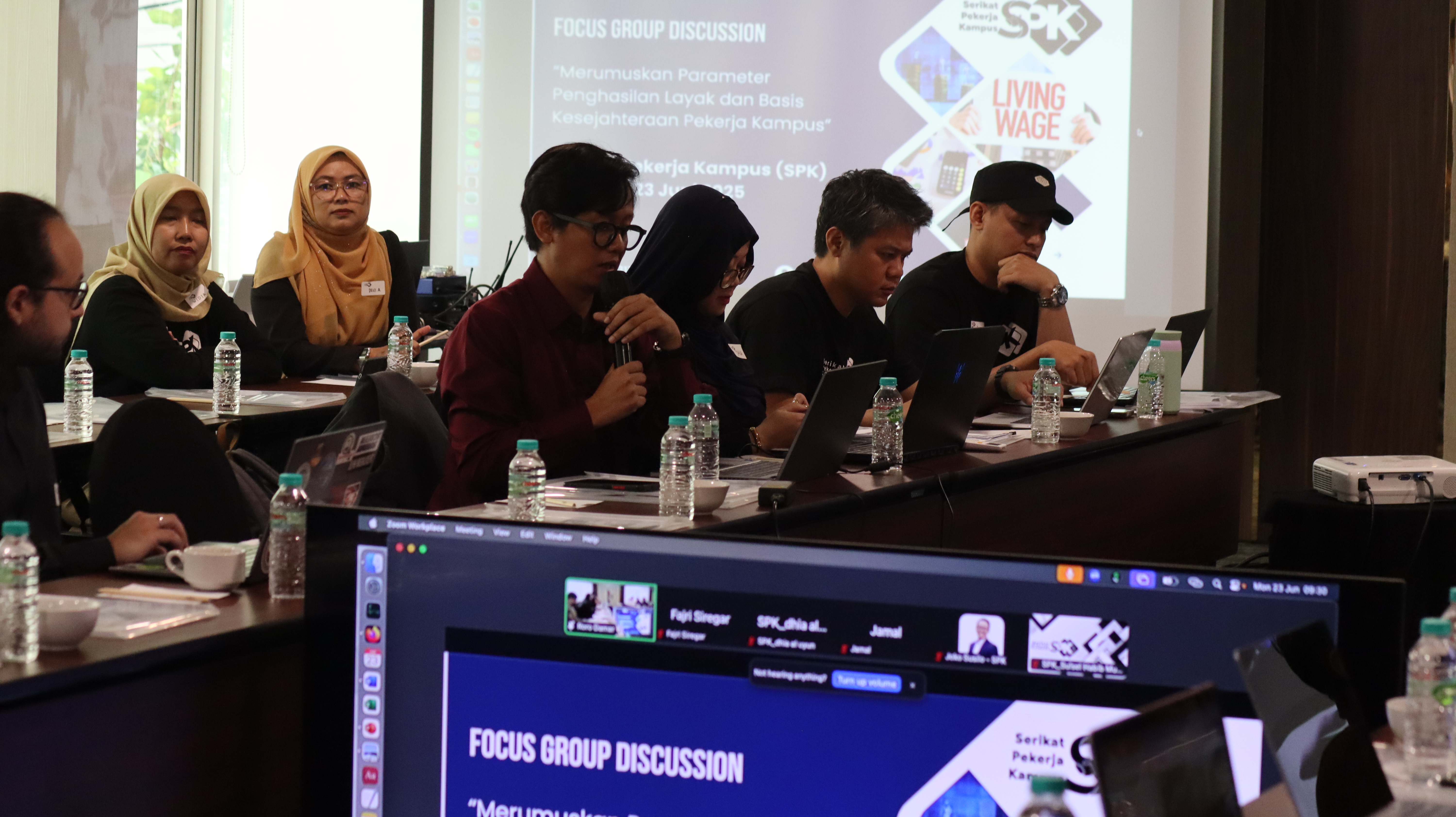 Diskusi pekerja kampus di Jakarta mengenai kesejahteraan dan dunia kerja