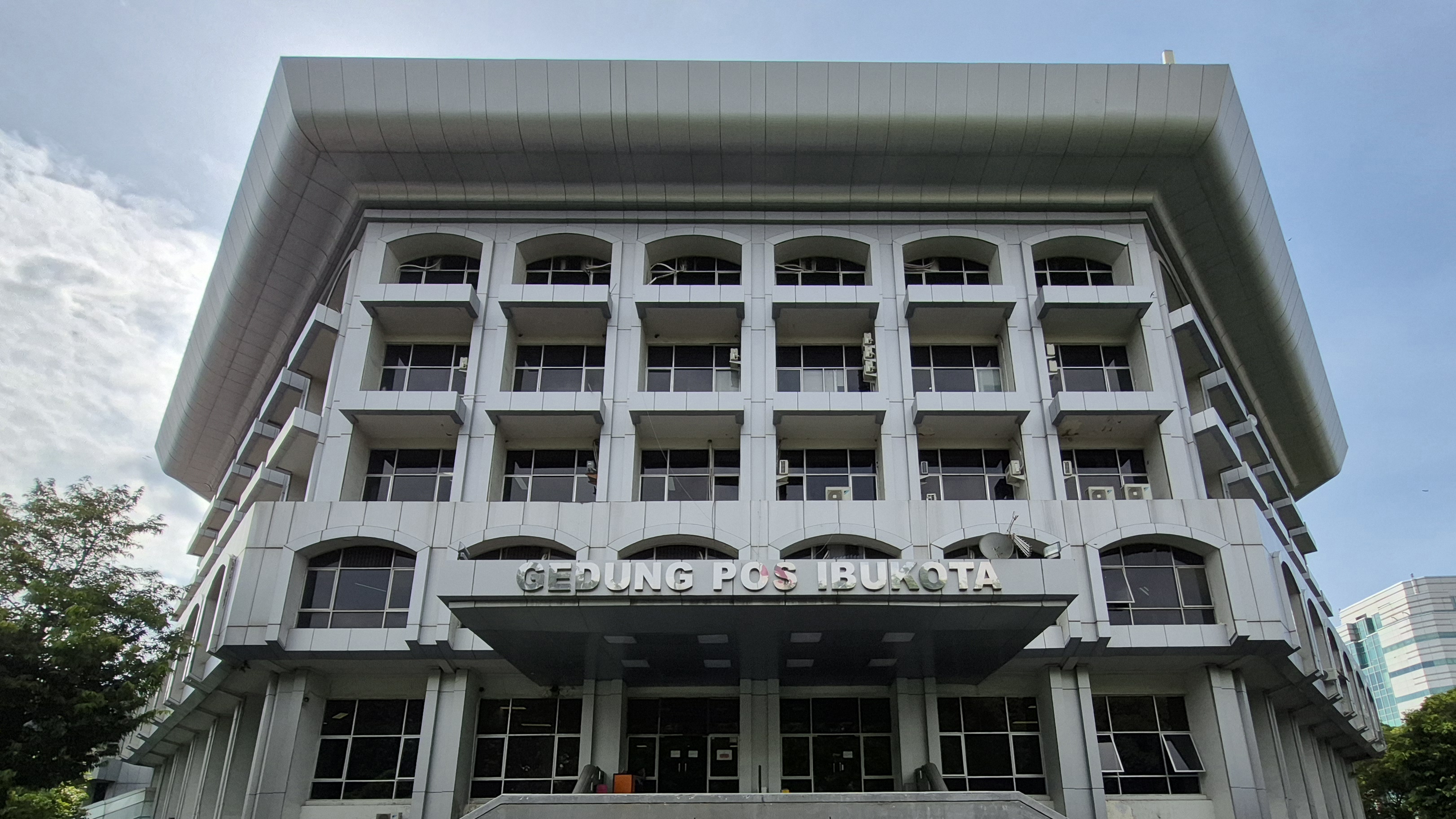 Gedung Pos Ibukota di Jakarta sebagai foto konteks pemeriksaan lowongan palsu