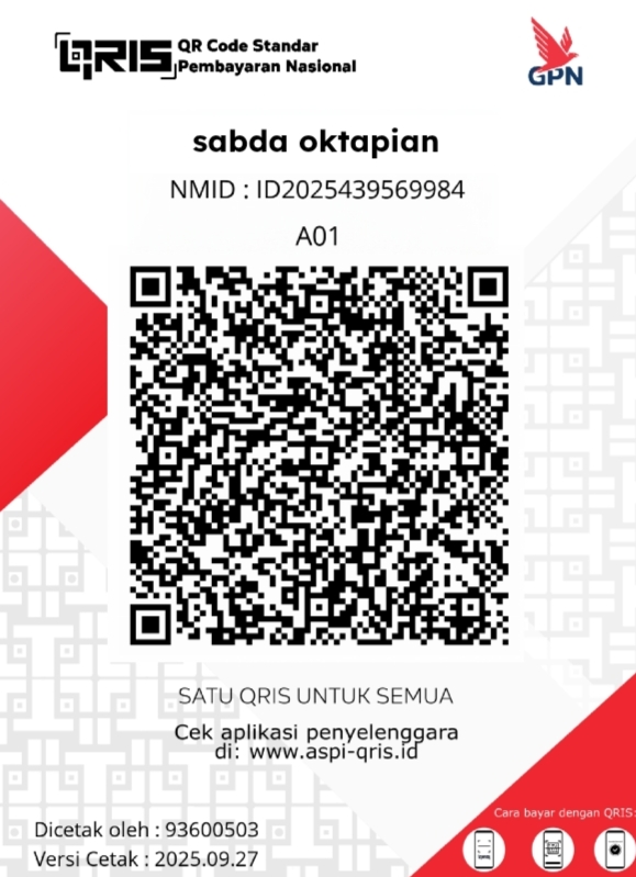 Pelaku usaha kecil menerima pembayaran digital melalui kode QR